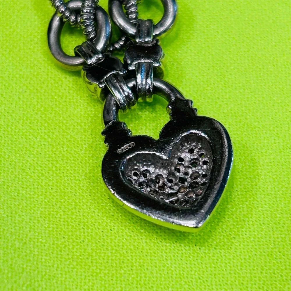 16 inch 925 silver chain with toggle clasp Pave diamonds on the heart. - Picture 3 of 3